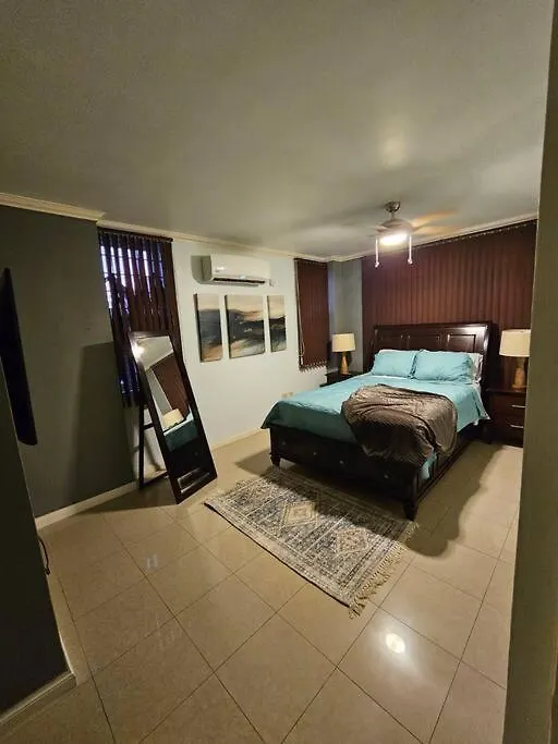 Luxury By The Hills Lejlighed Kingston